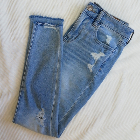 Distressed jeans from American Eagle - Picture 4 of 8